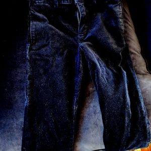 Pants is not a jeans , is more so a thick Lenin material good for the cold